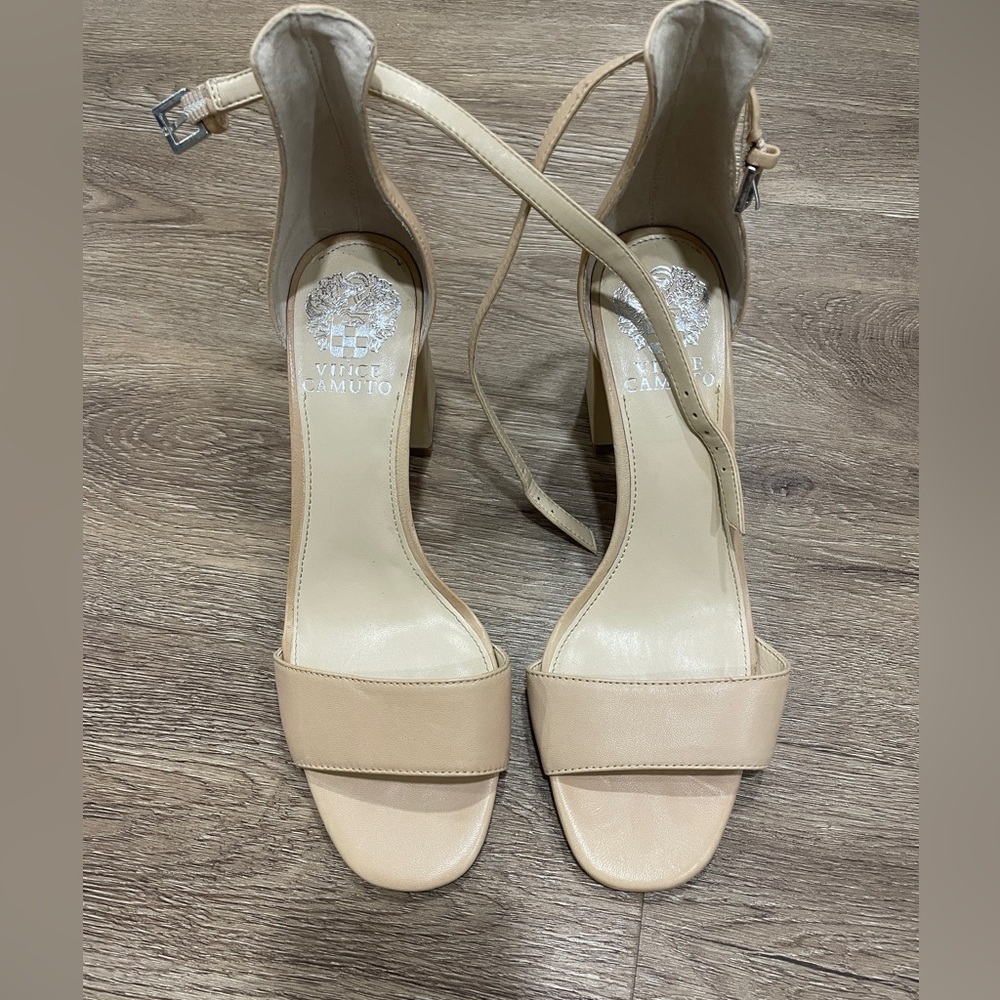 Vince Camuto nude heels